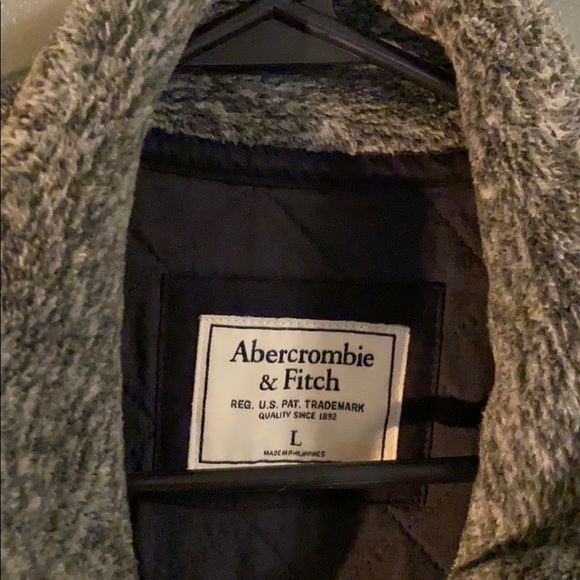 Womens abercrombie and Fitch plush vest - Picture 2 of 4